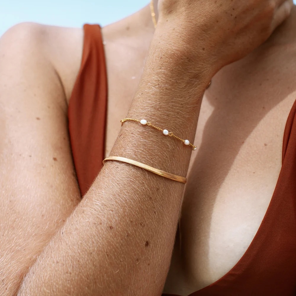 Atolea’ - "Kauai" Herringbone Bracelet - 18k gold New with/Tags & Dust Bag - Picture 4 of 6